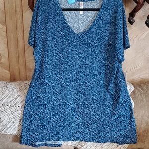 TEE#026 LuLaRoe Christy V-Neck Tee